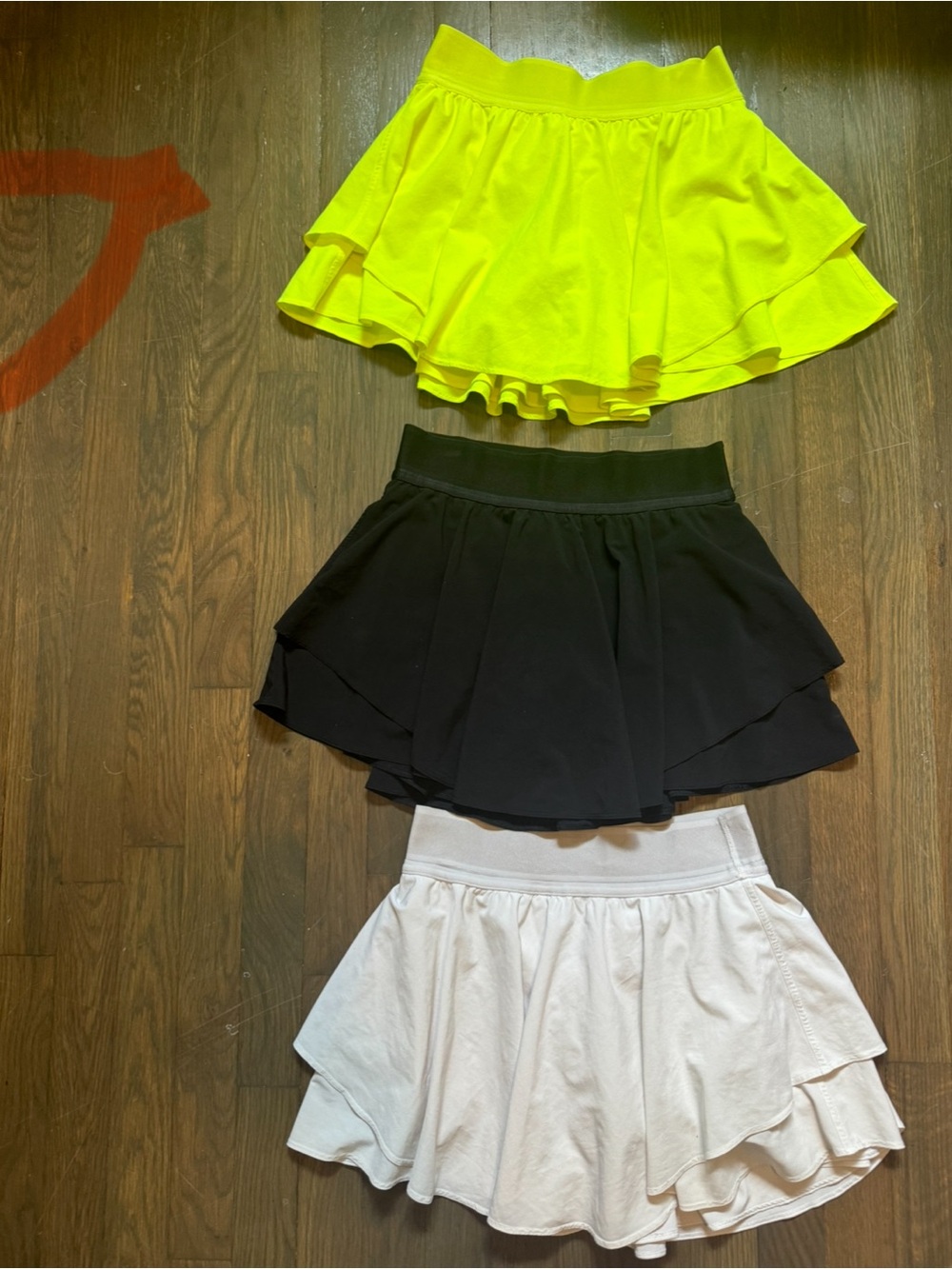Neon Lululemon Court Rival Tennis Skirt - size 4